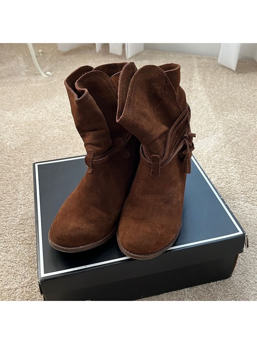 Mia Suede booties - Picture 2 of 15